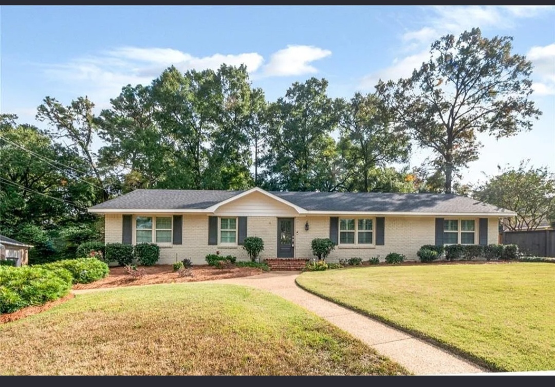 EXCELLENT HOME IN POPULAR RAVINE WOODS